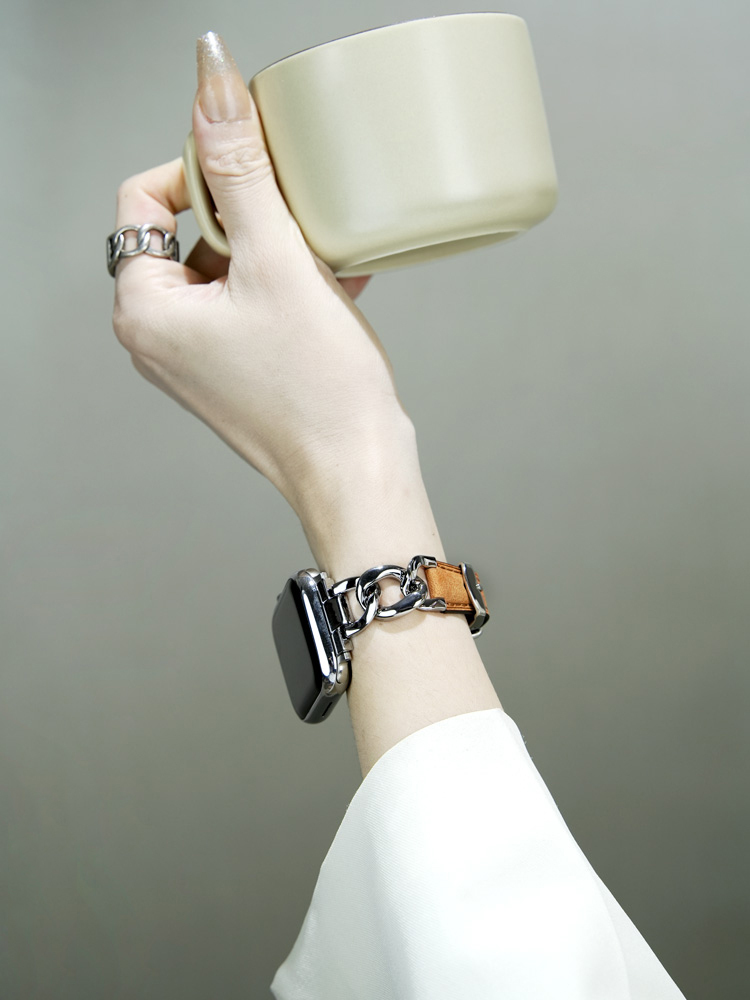 Vintage-paneled Leather Band