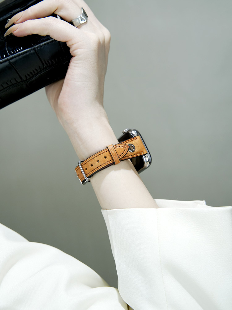 Vintage-paneled Leather Band