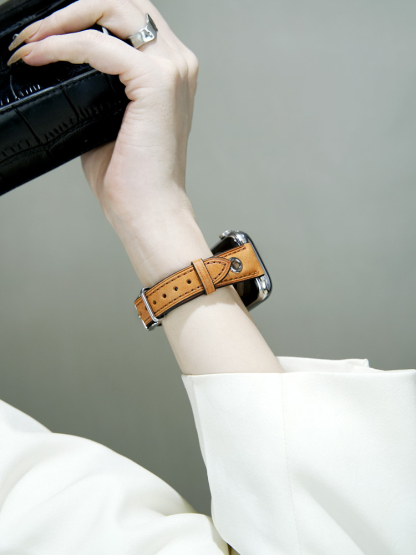 Vintage-paneled Leather Band