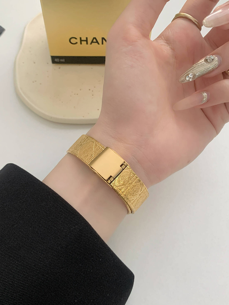 Diamond Pattern Shiny Stainless Steel Band