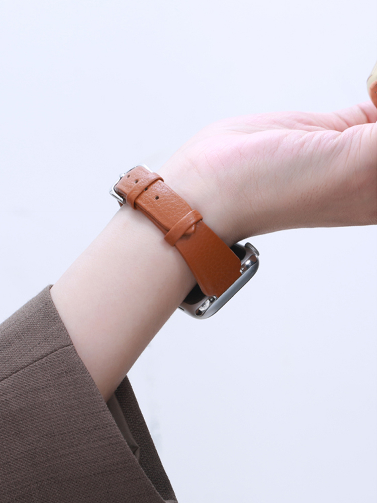 Vase-shaped Pebbled Leather Band