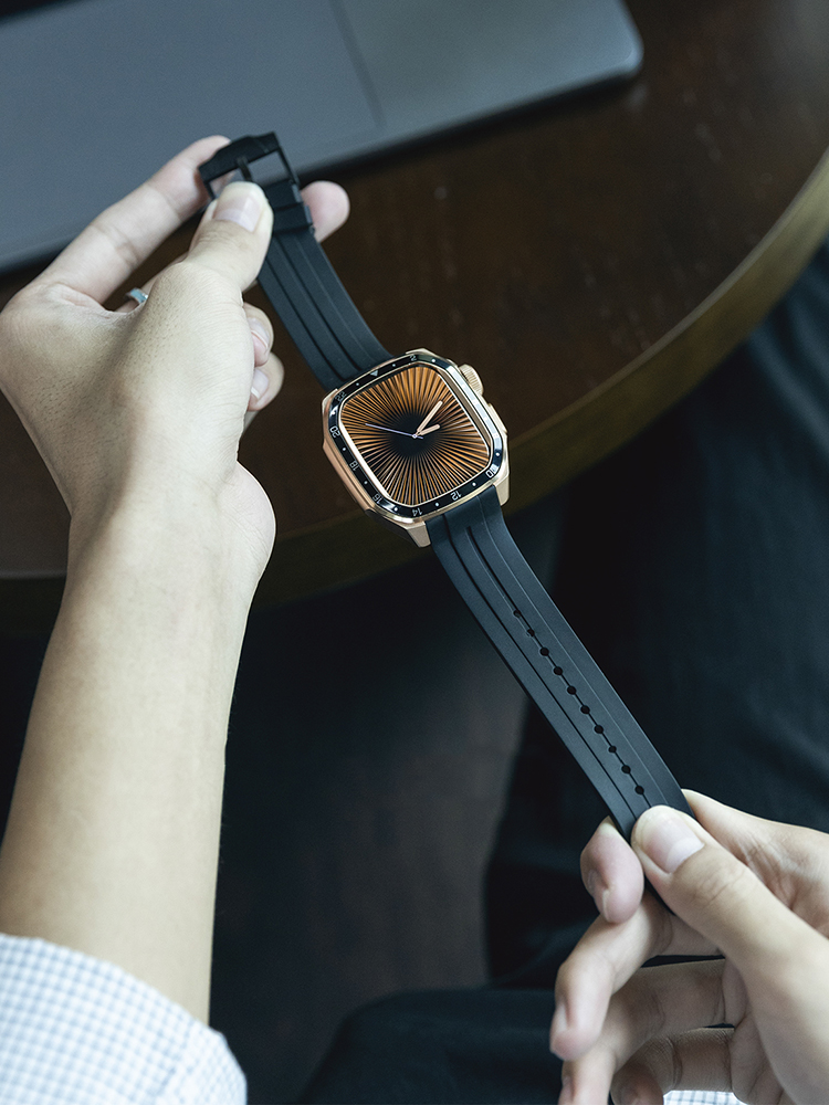 Integrated Protective Case with Scale Silicone Band