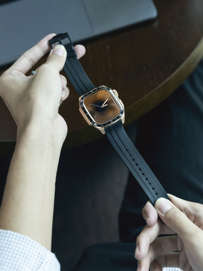 Integrated Protective Case with Scale Silicone Band