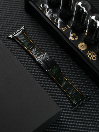 H Magnetic Buckle Vintage Cracked Leather Band