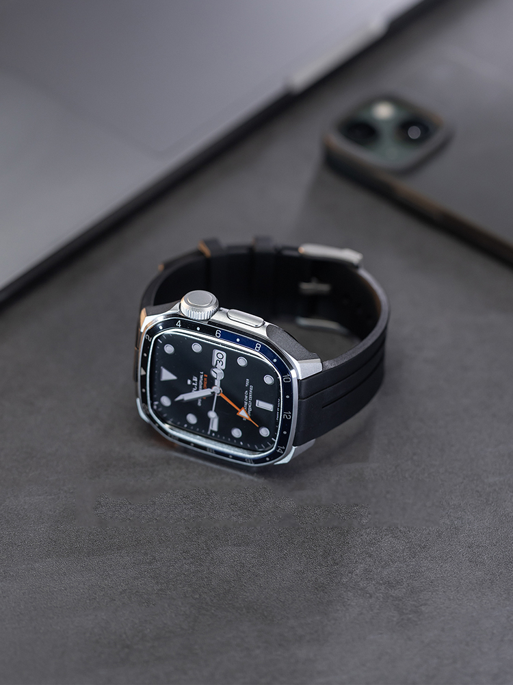 Integrated Protective Case with Scale Silicone Band