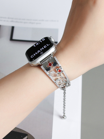 Tatanband Ruby Five-Petal Flower Apple Watch Band - Close up jewelry view (Silver)。