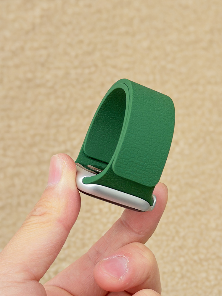 Lychee Pattern Magnetic Silicone Band