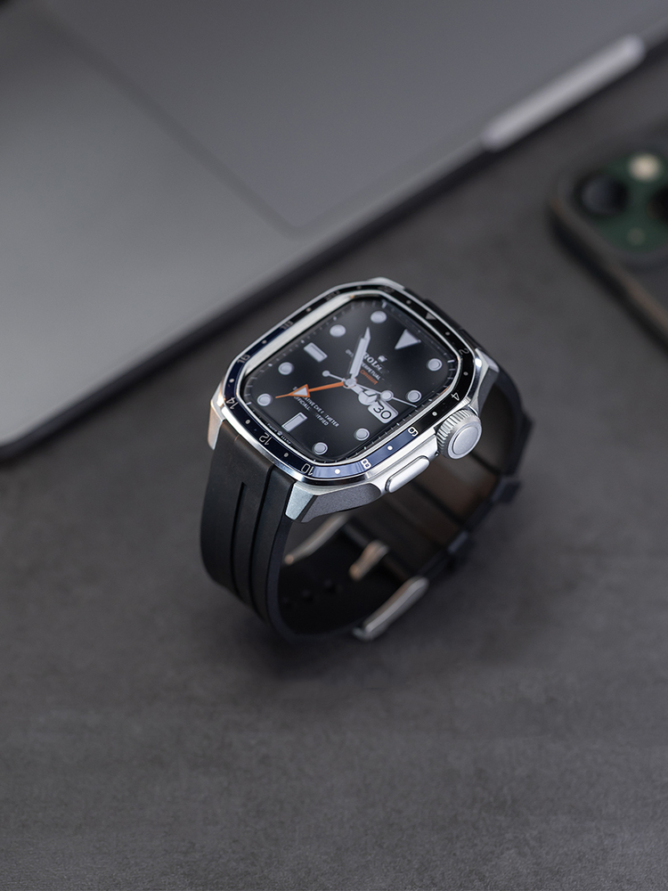 Integrated Protective Case with Scale Silicone Band