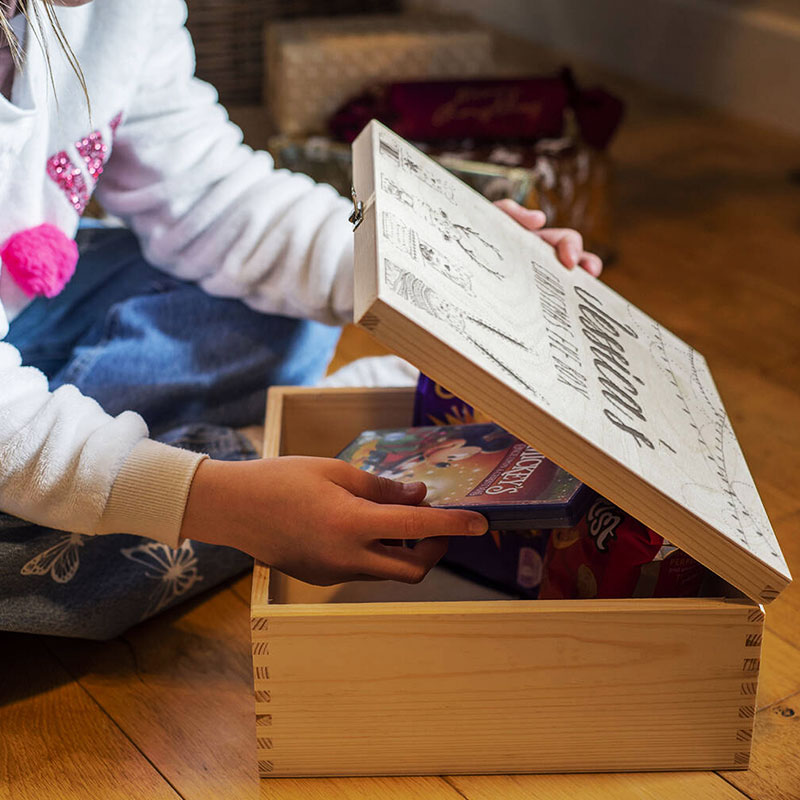 Engraved Winter Animals Natural Christmas Eve Box
