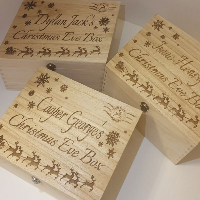 Engraved Winter Animals Natural Christmas Eve Box