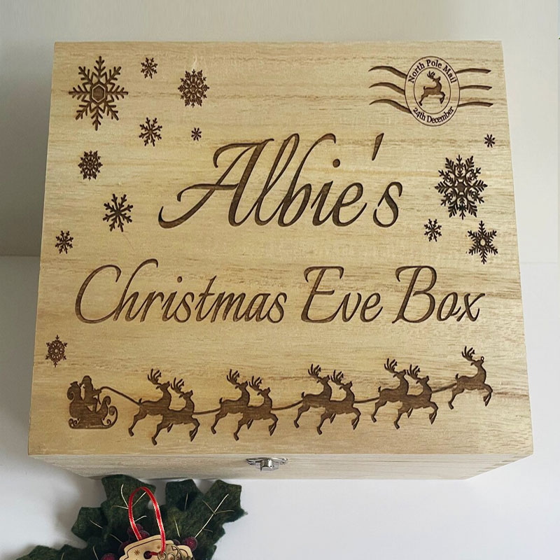 Engraved Winter Animals Natural Christmas Eve Box