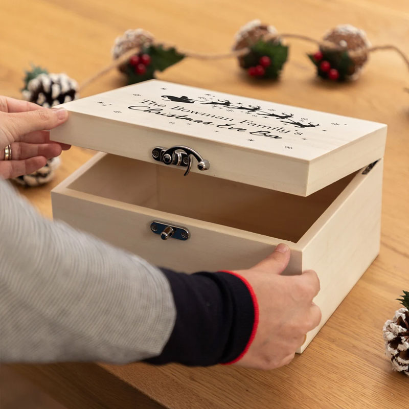 Engraved Winter Animals Natural Christmas Eve Box