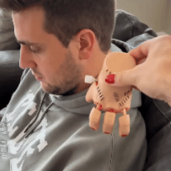 Wind-Up Creepy Crawling Severed Hand Toy – Funny Horror Prank Prop for Halloween, Parties and Scary Decorations
