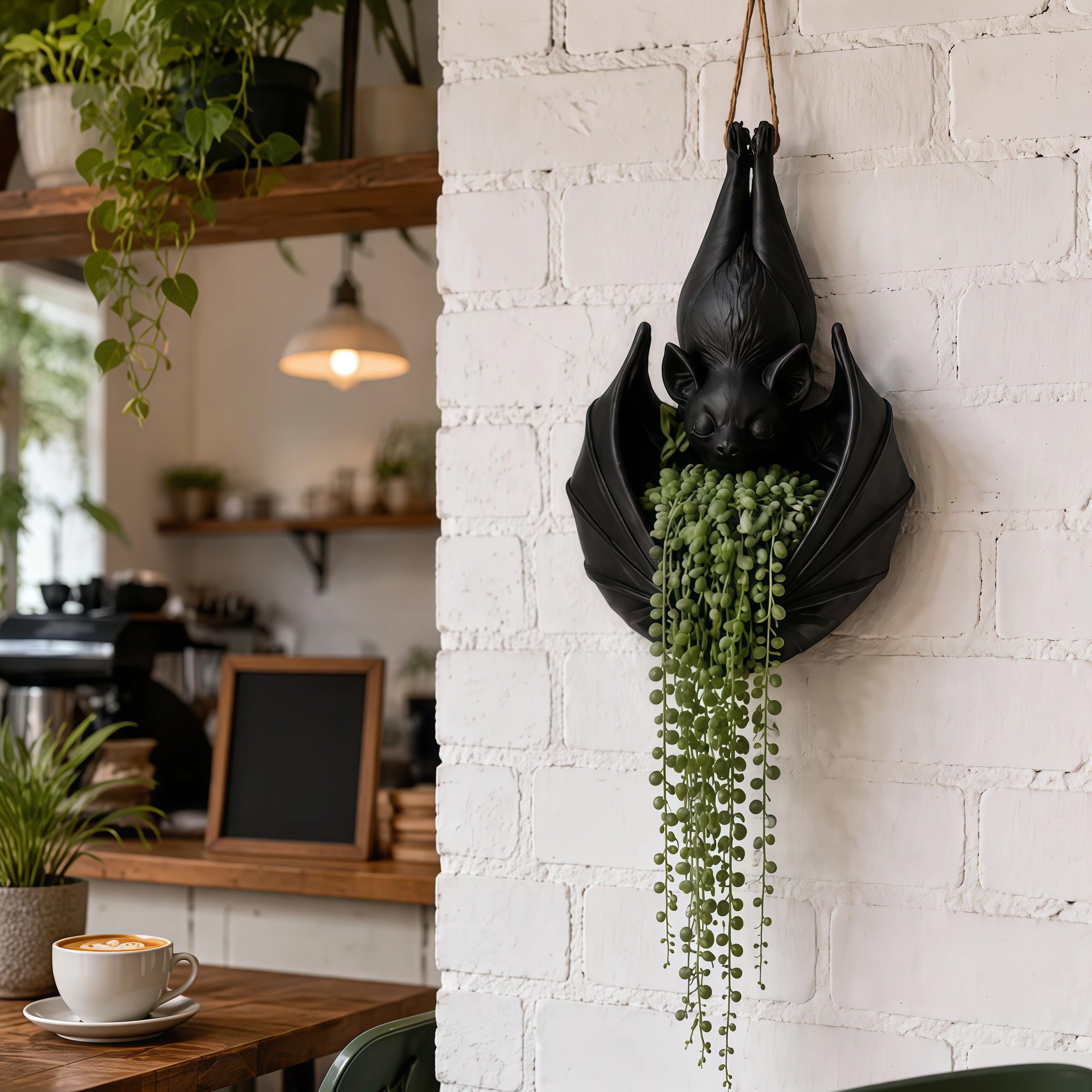 Hanging Bat Planter – Gothic Bat-Shaped Plant Pot with Chain, Spooky Succulent & Air Plant Holder, Dark Cottagecore & Halloween Home Decor