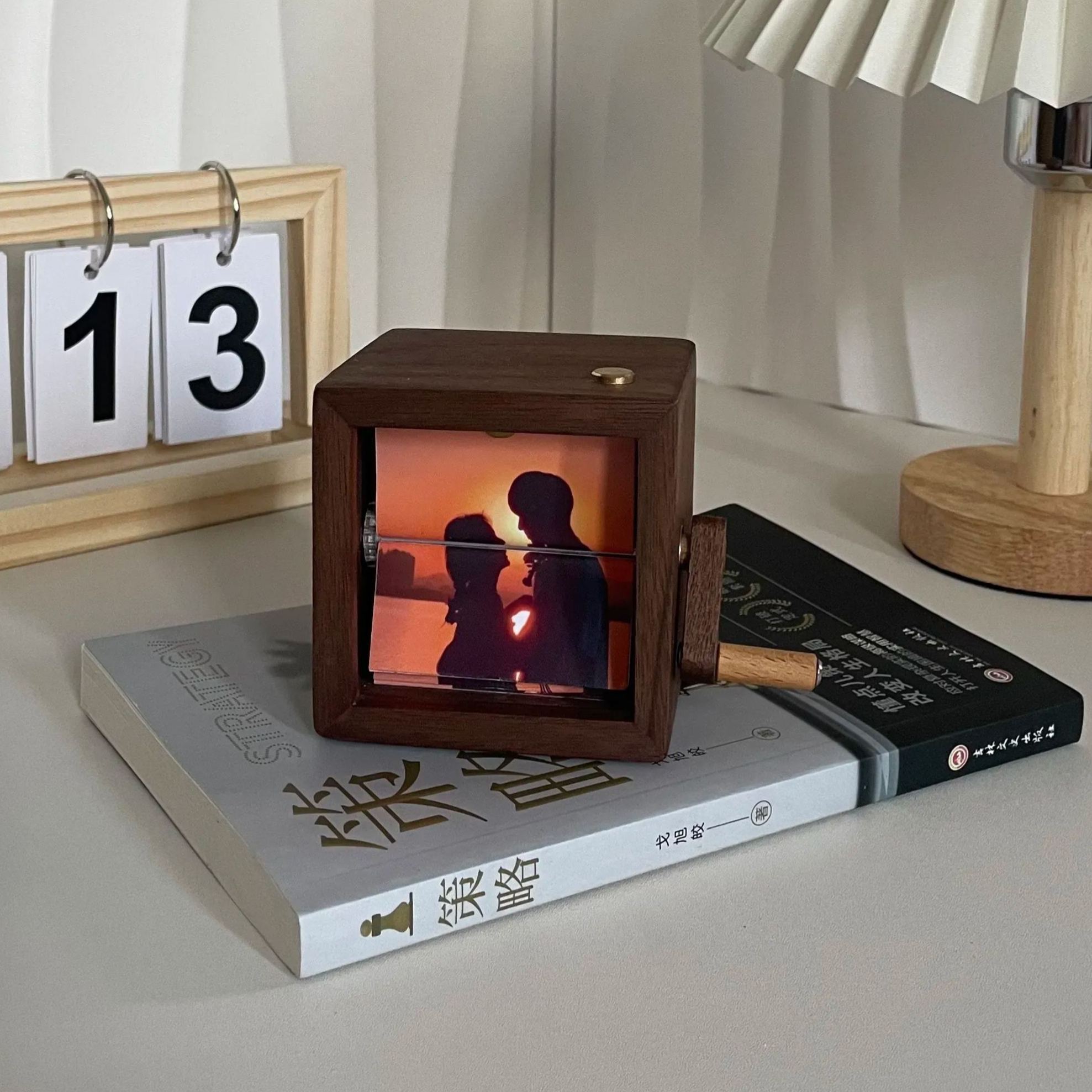 Custom Animation Machine Mechanical Hand Motion Photo Album Black Walnut Handicrafts Computer Table Decoration Creative gift