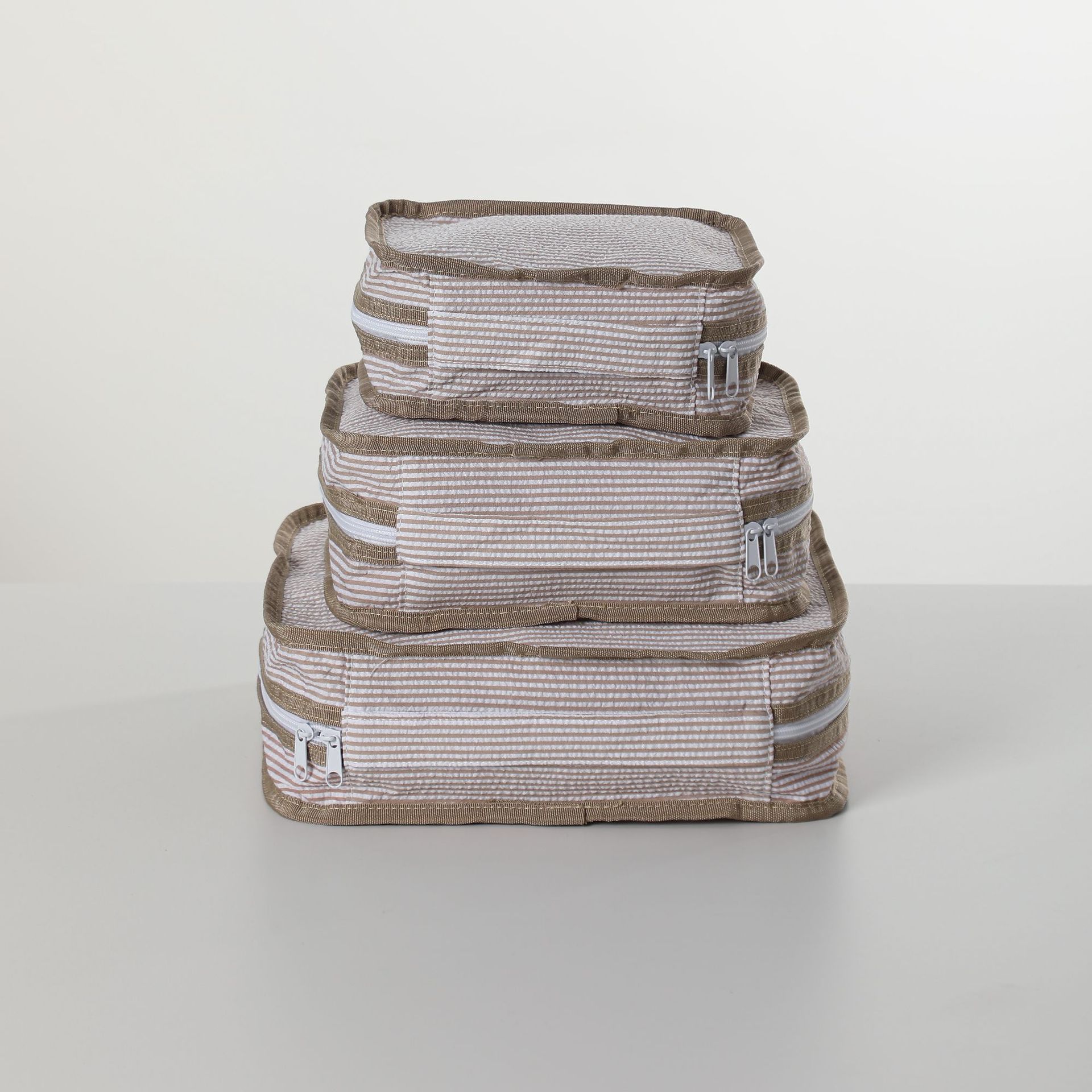 Personalized Embroidery Seersucker Travel Packing Set