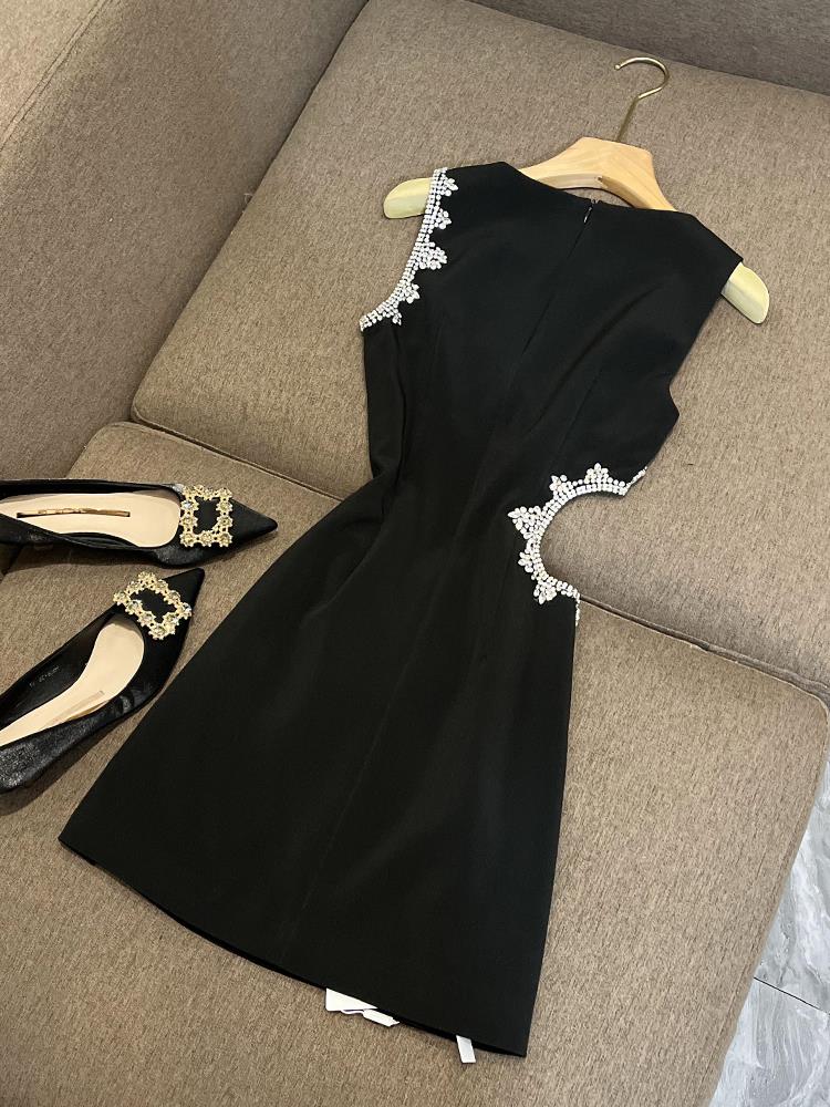 Workmanship Luxury Rhinestone Hollow Out Waist Sleeveless Woman O-neck Party Black Small Dress