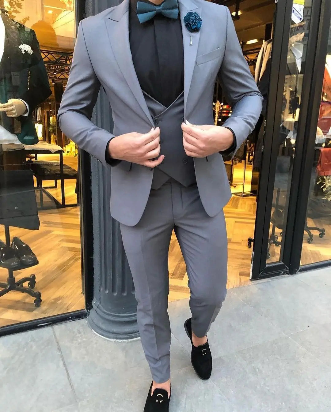 Formal Gray Men Wedding Tuxedos 3 Pieces Slim Fit Peaked Lapel Groom Suits for Groomsmen Jacket Blazer Clothes Wear Coat
