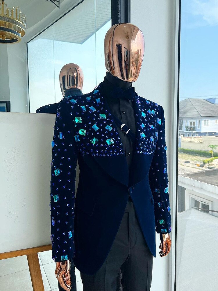 Luxury Men's Suits Tailored 2 Pieces Velvet Blazer Black Pants One Button Diamonds Beaded ShinyWedding Groom Tailored Plus Size