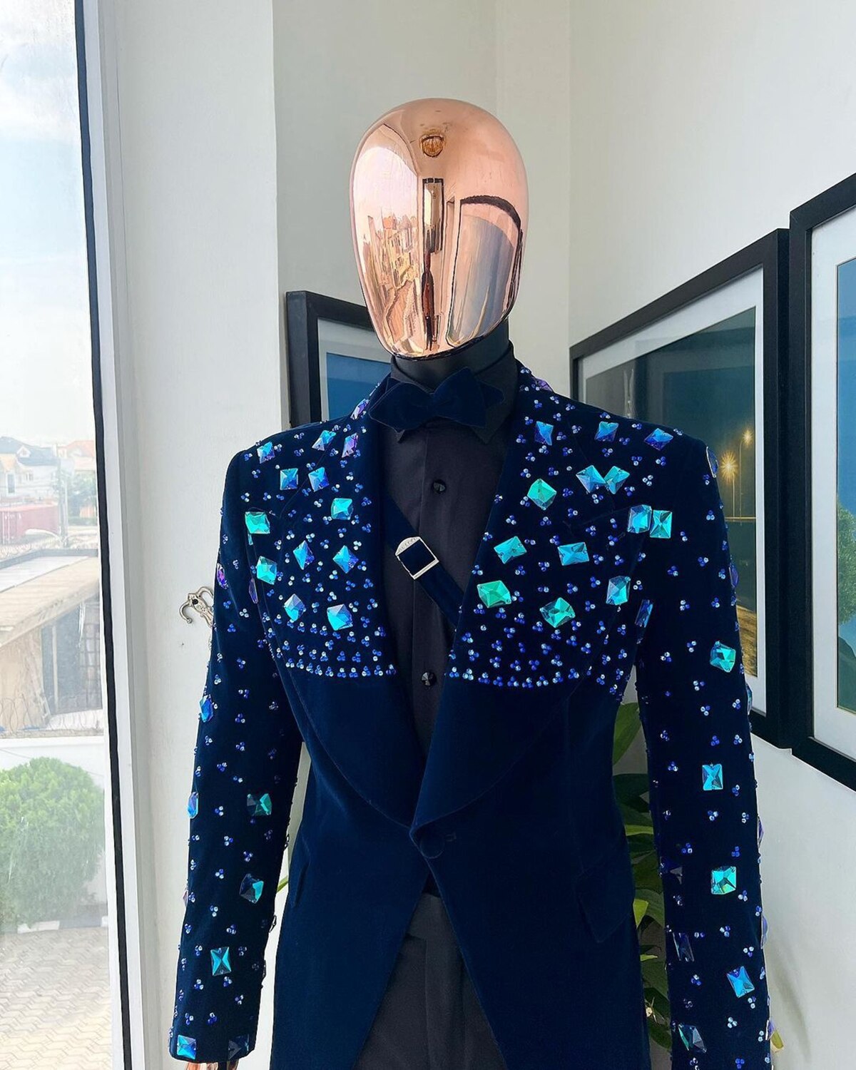 Luxury Men's Suits Tailored 2 Pieces Velvet Blazer Black Pants One Button Diamonds Beaded ShinyWedding Groom Tailored Plus Size