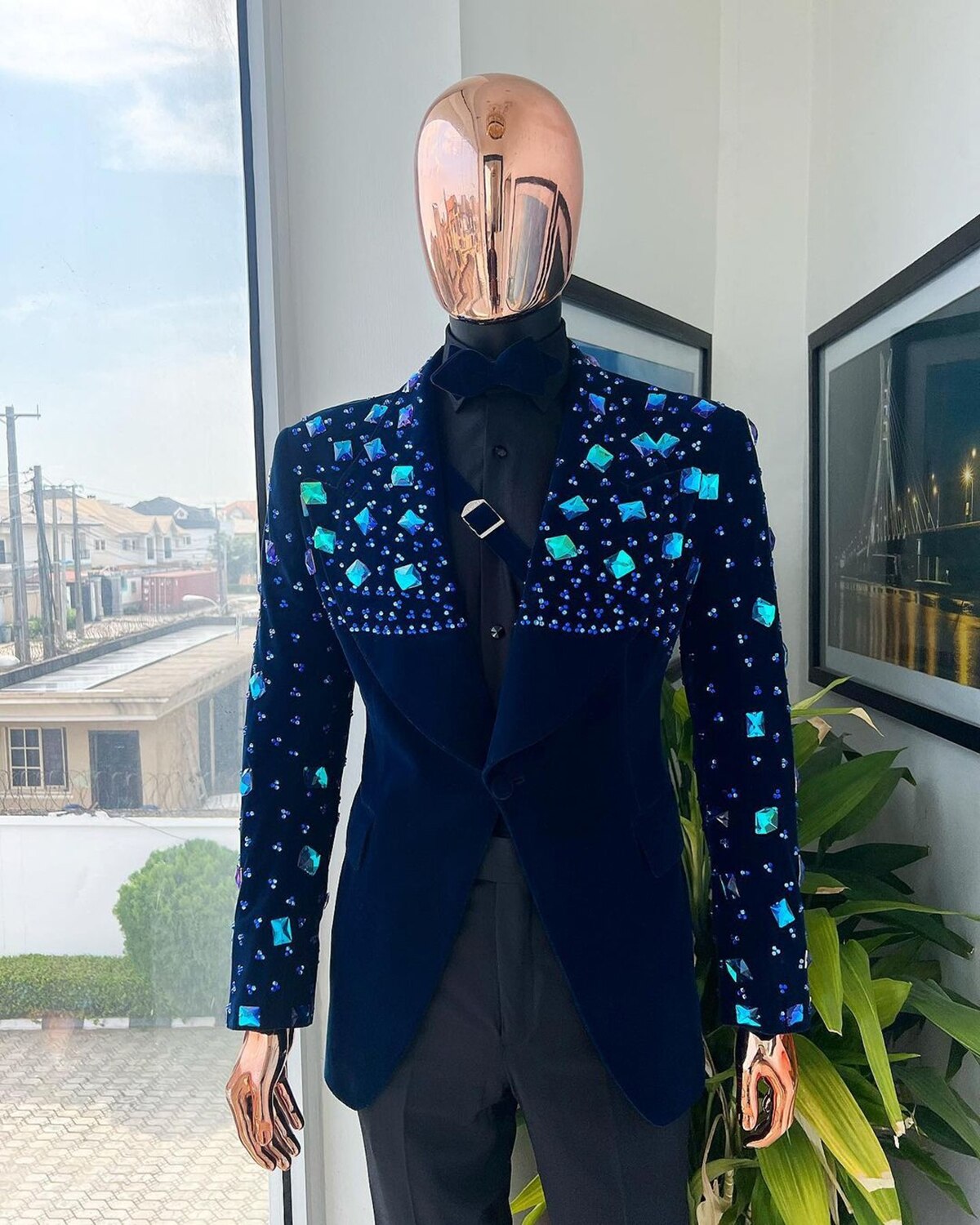 Luxury Men's Suits Tailored 2 Pieces Velvet Blazer Black Pants One Button Diamonds Beaded ShinyWedding Groom Tailored Plus Size