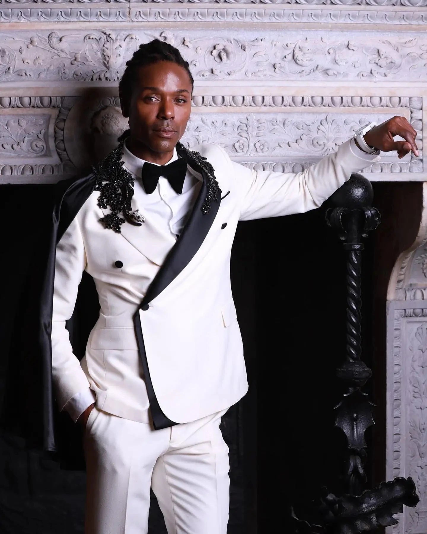 Appliques Beads 2 Pieces Blazer Pants Men Suits One Button Cape Satin Peaked Lapel Formal Wedding Groom Prom Tailored