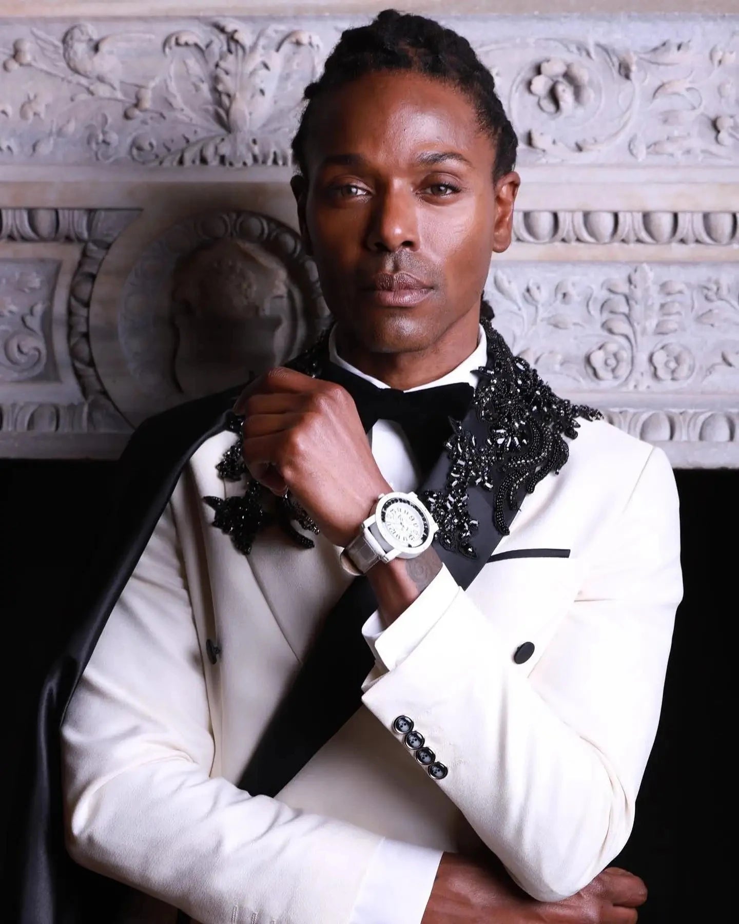 Appliques Beads 2 Pieces Blazer Pants Men Suits One Button Cape Satin Peaked Lapel Formal Wedding Groom Prom Tailored