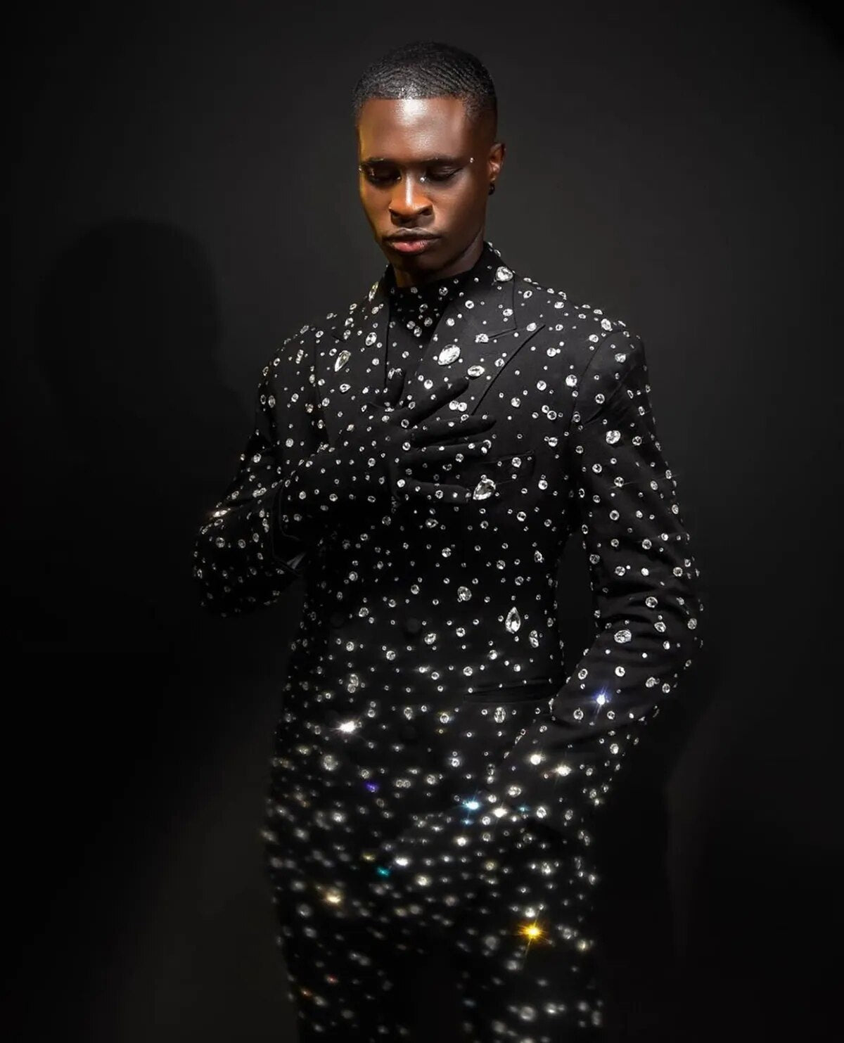 Full Crystal Tuxedos For Men Wedding Slim Fit Gorgeous Tailored Peaked Lapel Jacket 2 Pieces Male Costume