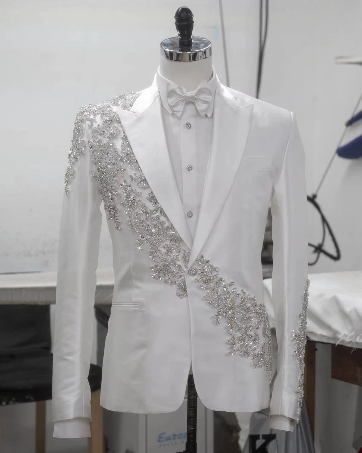 Customized Groom Suits Men's Suits Tailored Appliques Crystals 1-Piece Blazer Peaked Lapel Formal Occasions Party Prom Suits