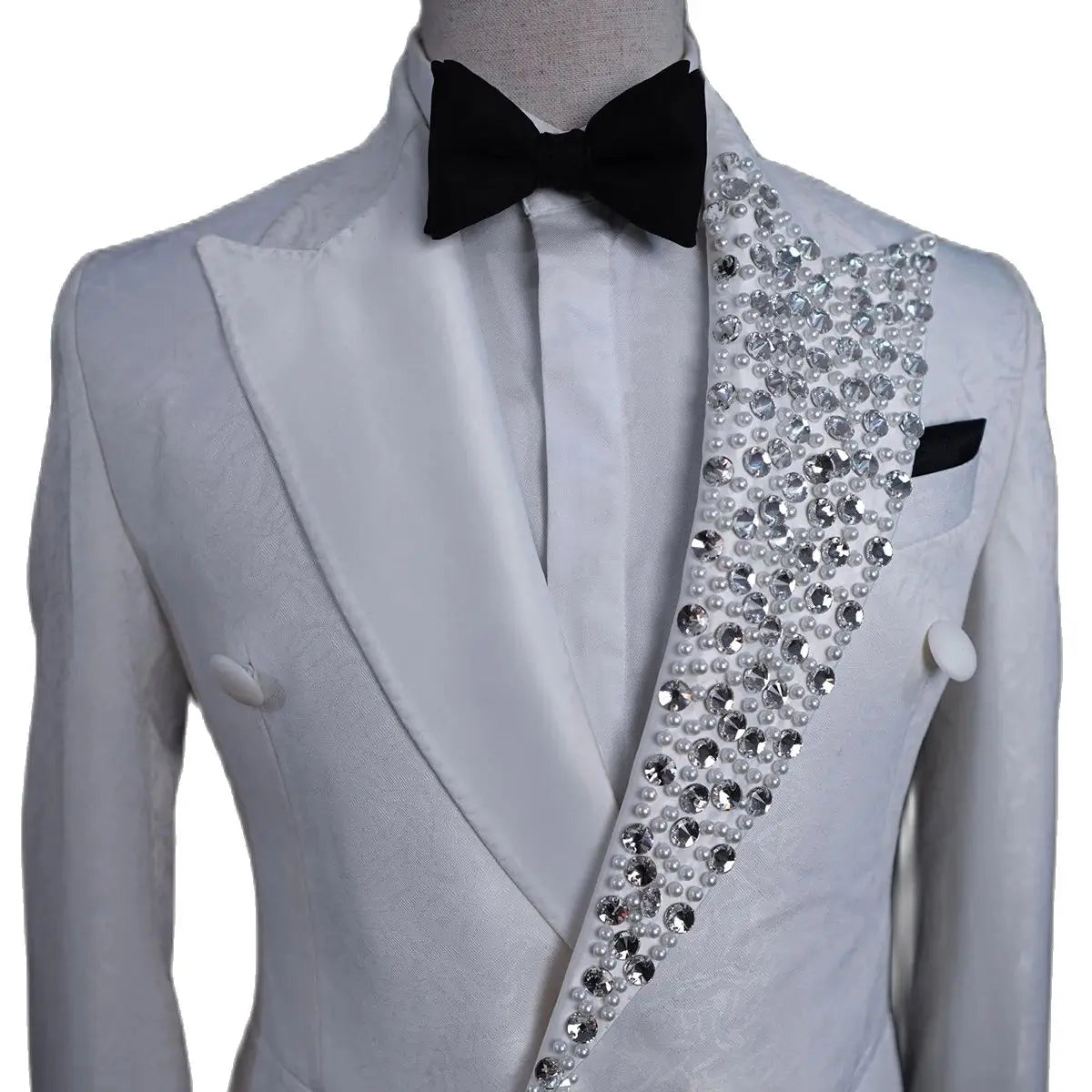 Elegant White Crystal Tuxedo Suit for Men Modern Double Breasted Blazer with Peaked Lapel Custom Fit for Weddings and Formal Events