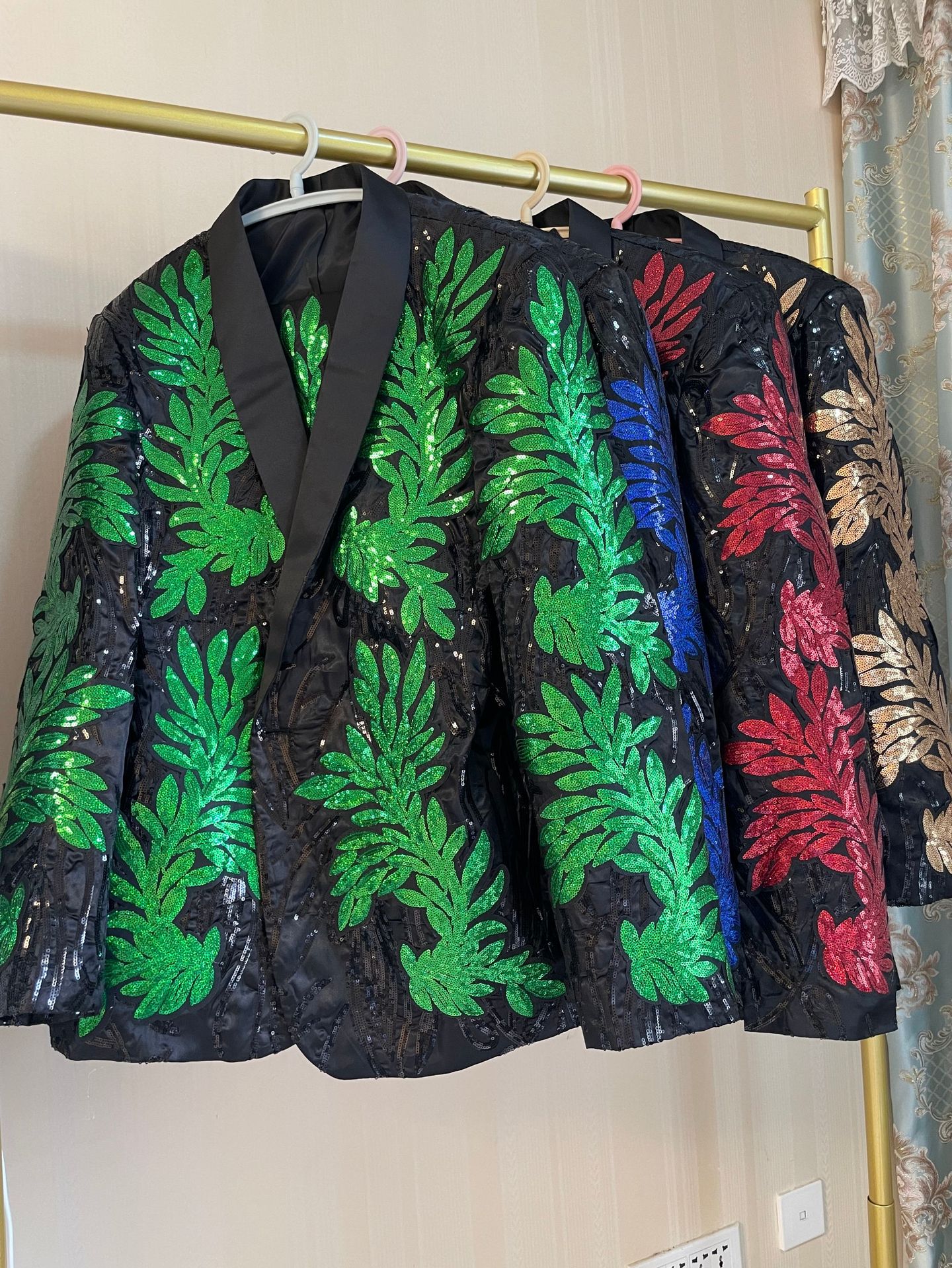 Black Men Suits with Embroidery Beaded Two Pieces Shawl Lapel Designer Wedding Tuxedos Gold Mens Jacket and Pants