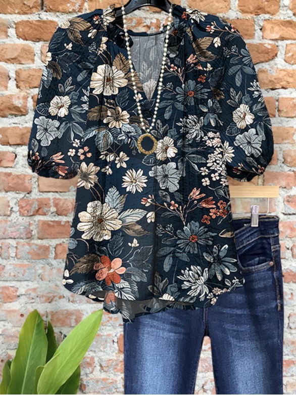 Romantic Textured Floral Ruffled V-Neck Top