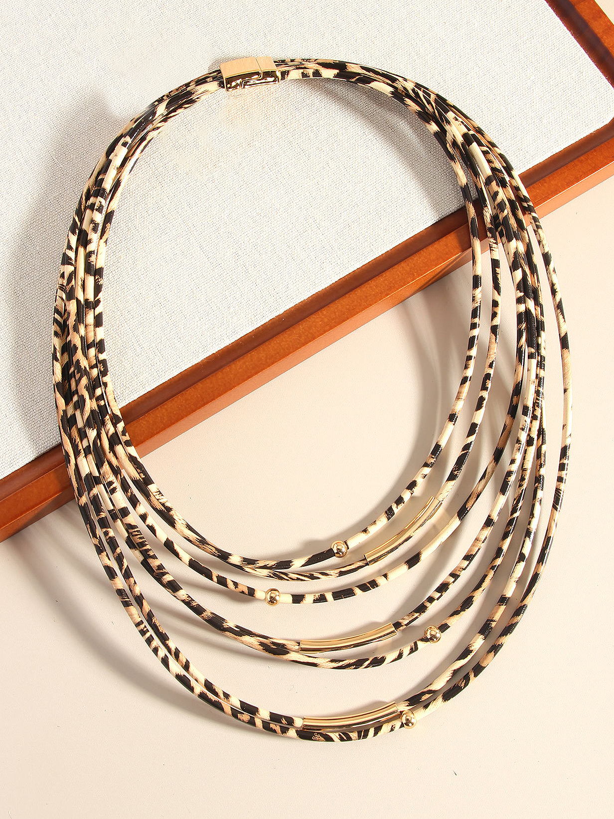 Women's Necklace | Fashionable Wild Leopard Print Magnetic Buckle Necklace | Website-shopcharmingrose