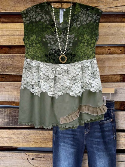 Vintage Holiday Forest Panel Top
