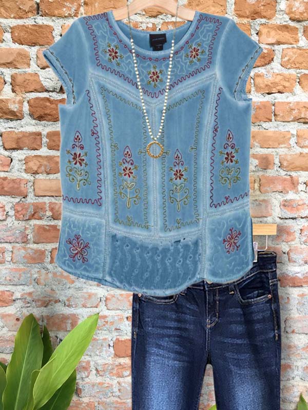 Vintage Floral Embroidered Short-Sleeved Top