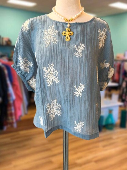 Elegant Floral Embroidered Short-Sleeved Top