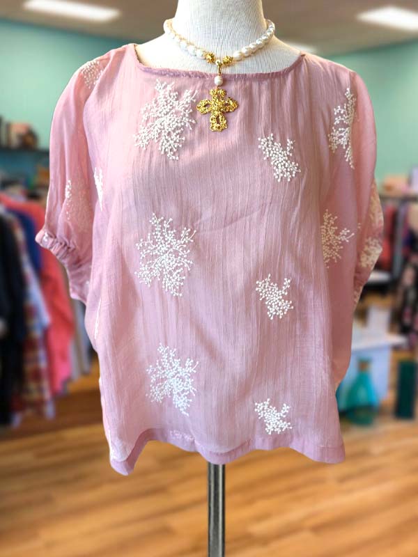 Elegant Floral Embroidered Short-Sleeved Top