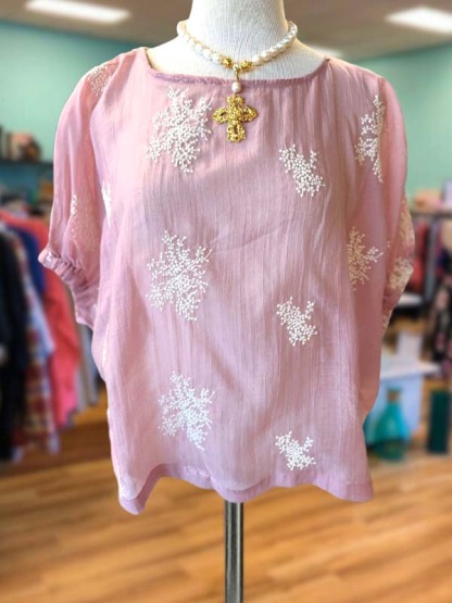 Elegant Floral Embroidered Short-Sleeved Top