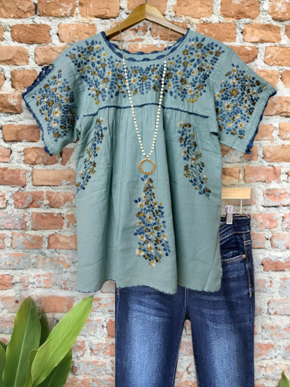 Vintage Floral Embroidered Short-Sleeved Top