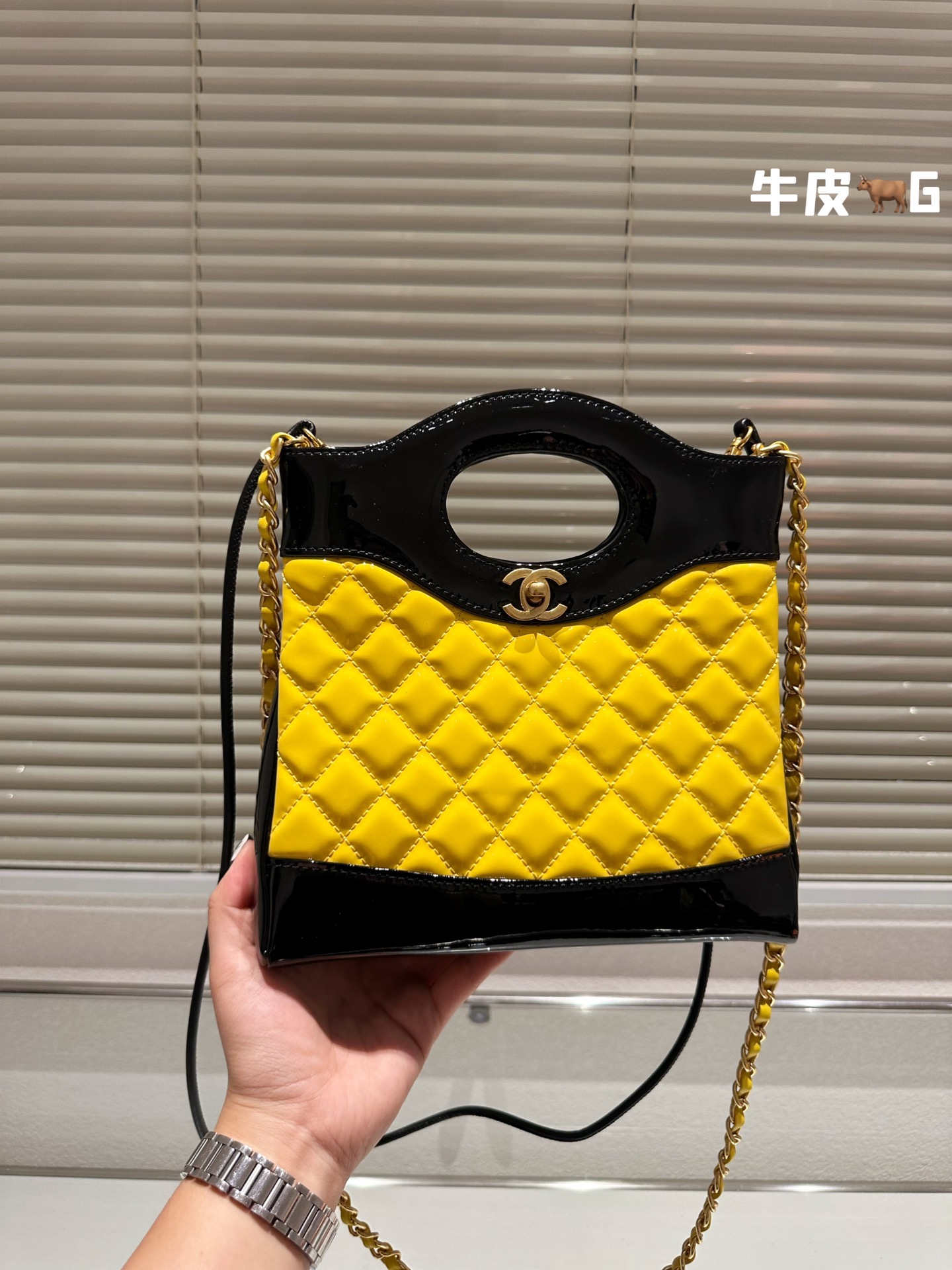 Chanel 31bag patent leather handbag