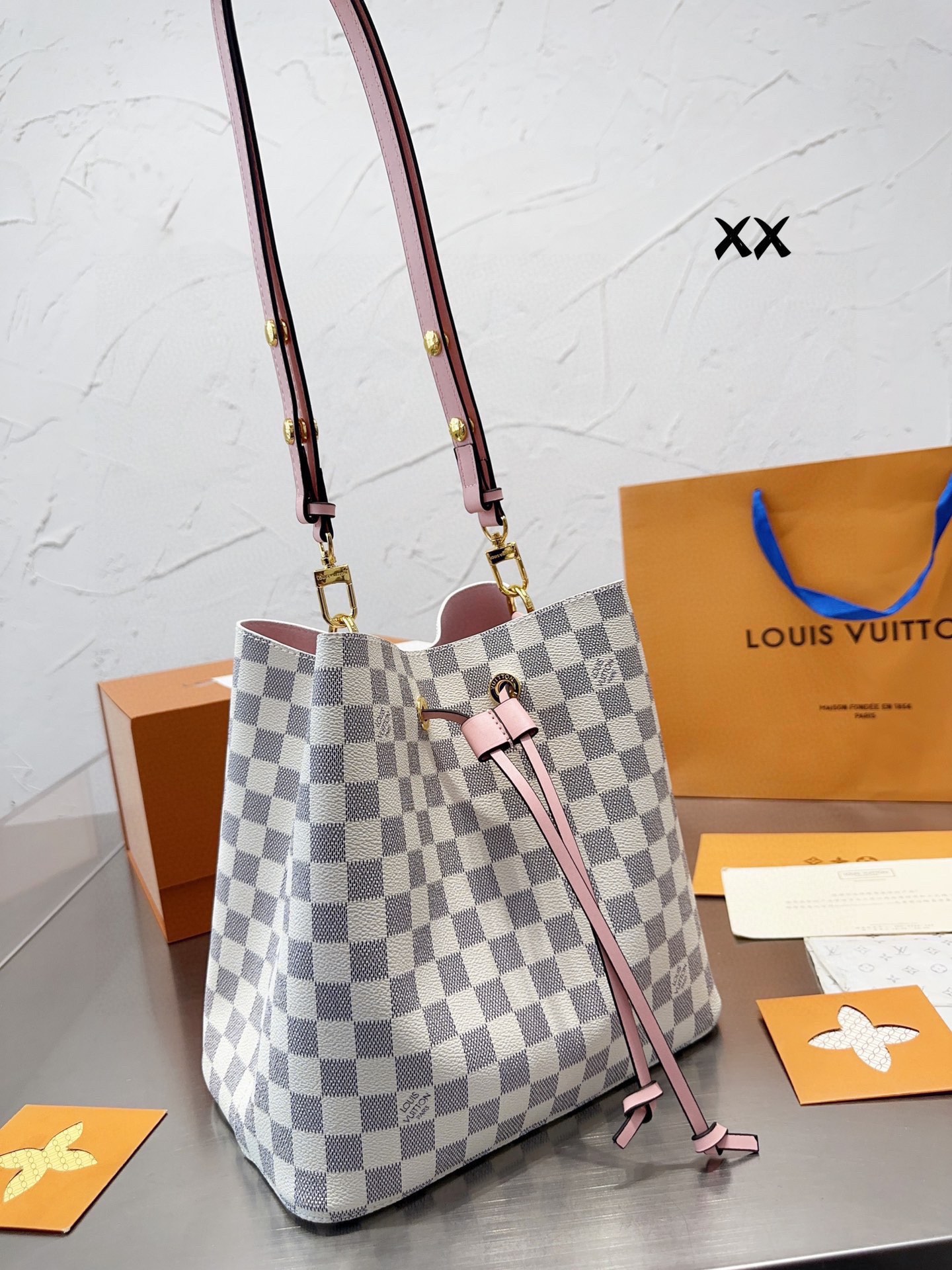 Lv Neonoe bucket bag