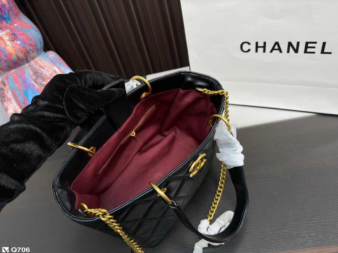 Chanel casual tote bag