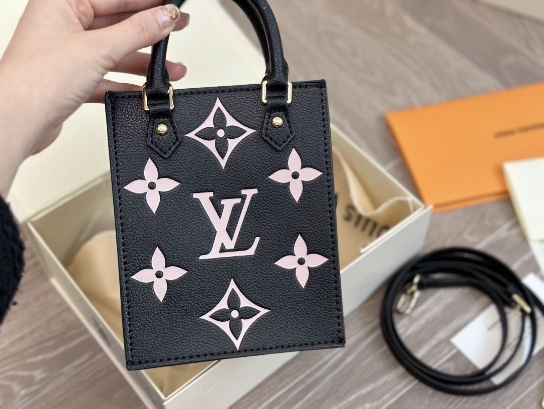 LV Sheet music tote