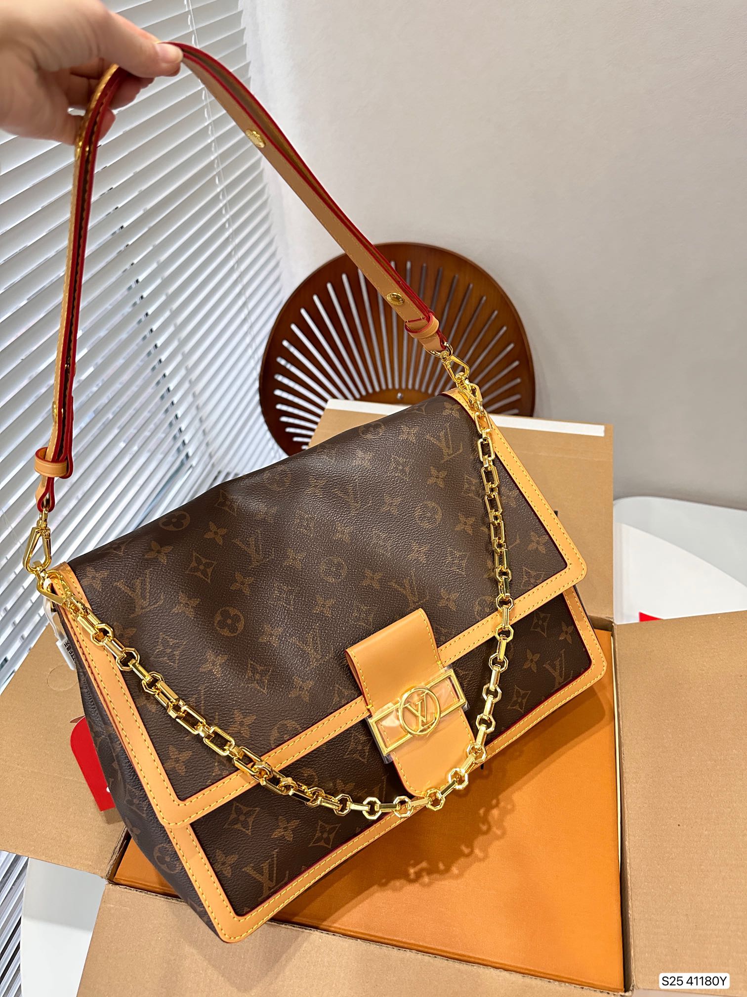 LV Daphne Soft Bag 