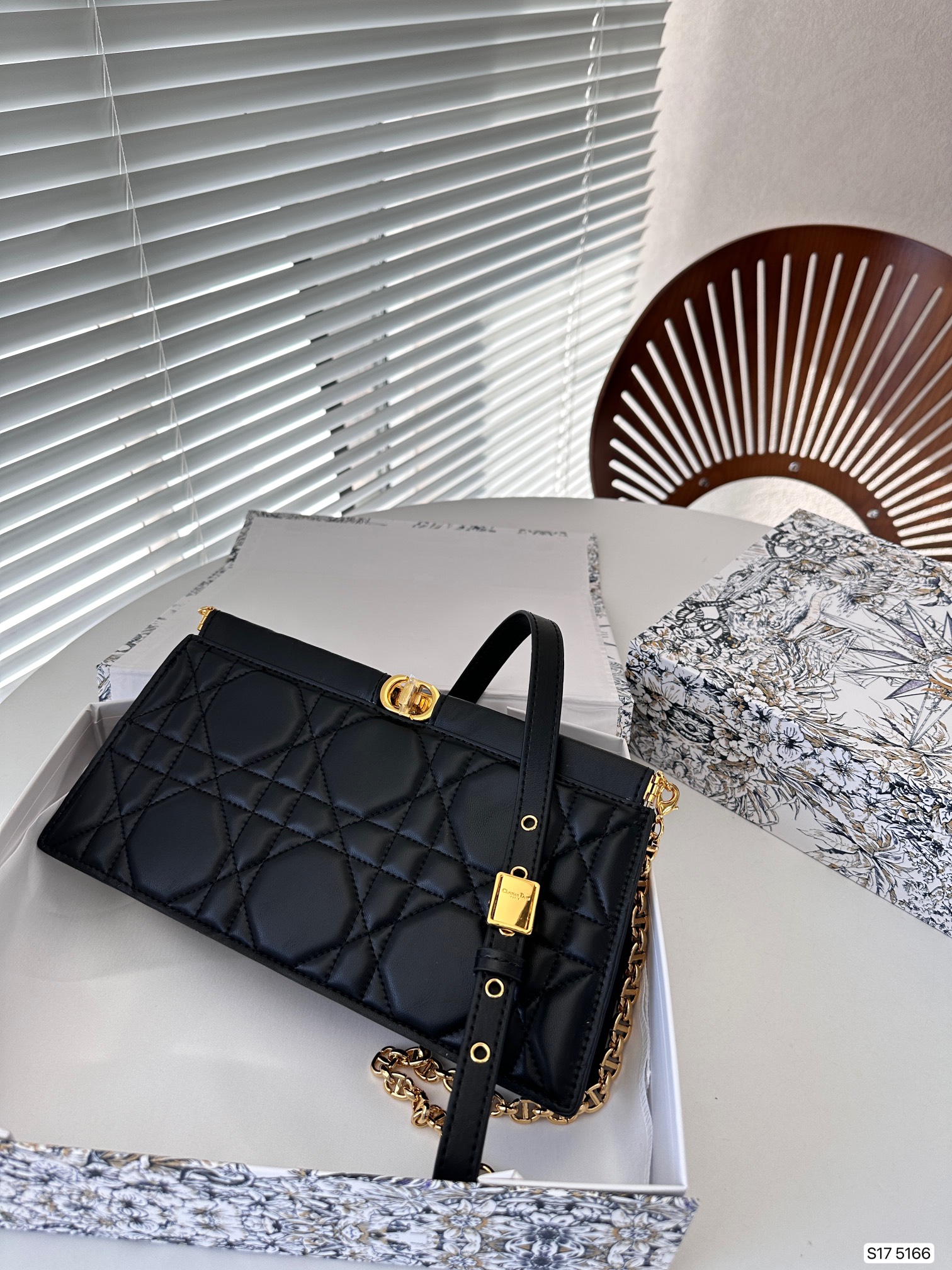 D Style Chain Clutch
