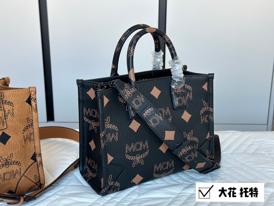 M Style Tote Bag