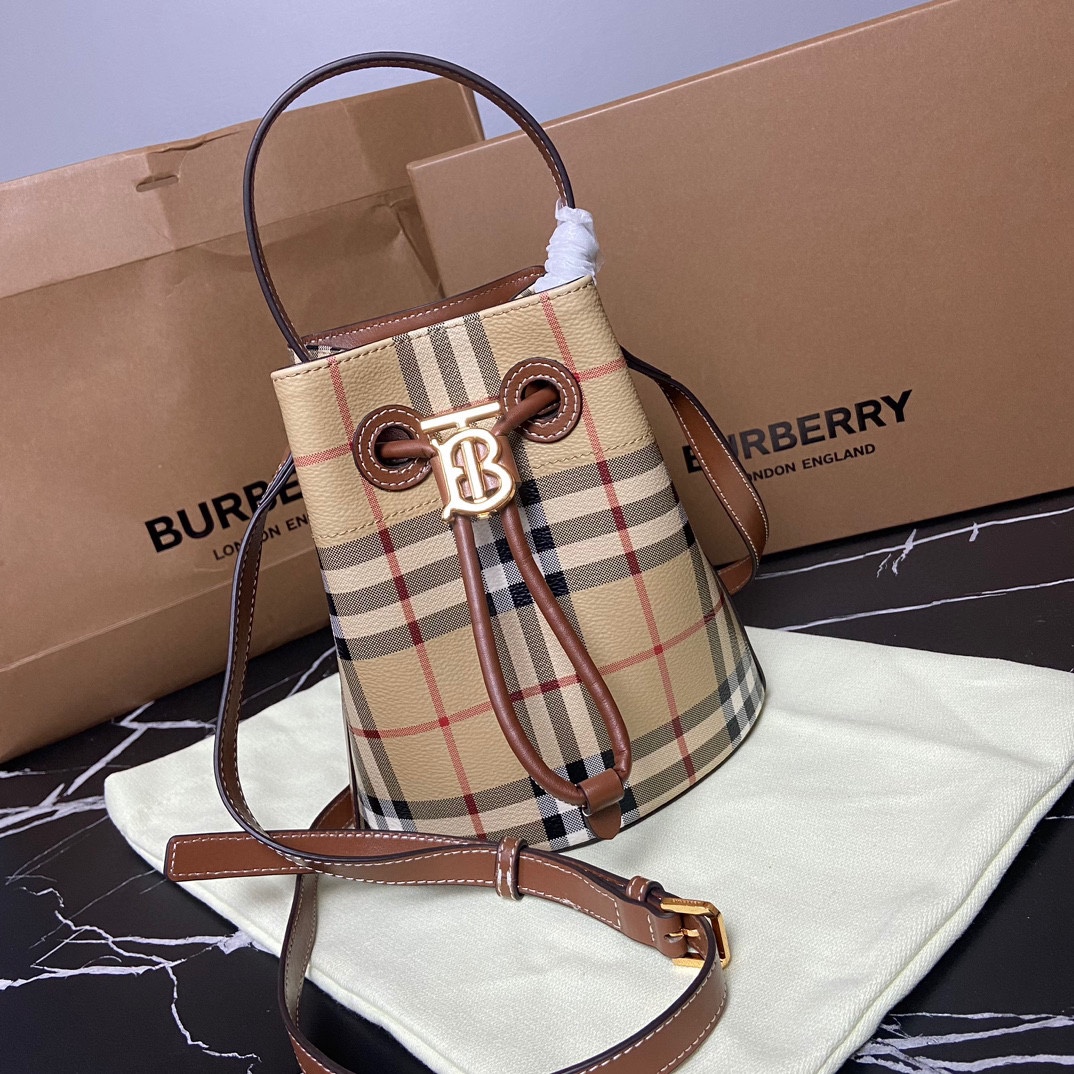  B Style Checkered Drawstring Bucket Bag