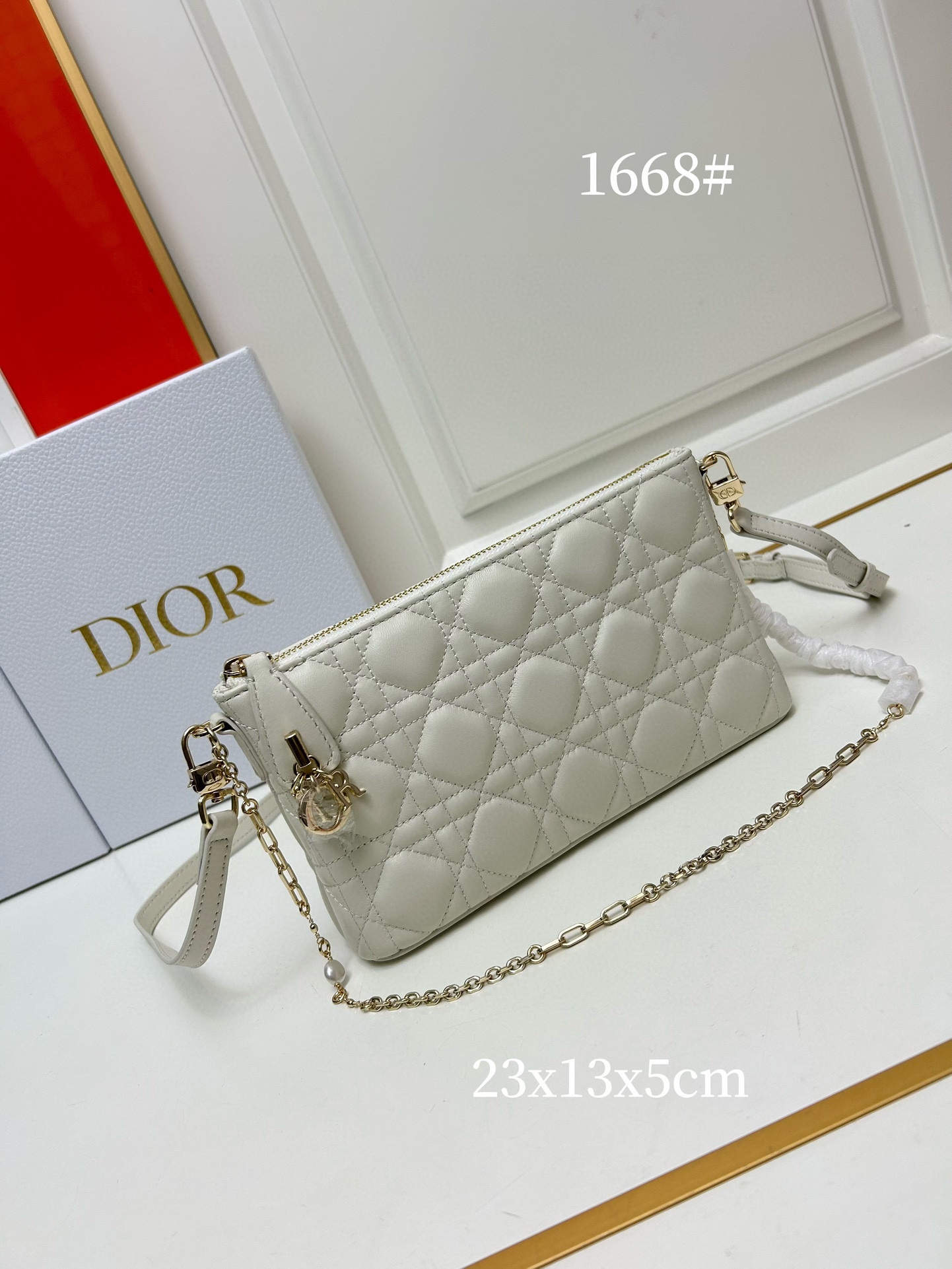  D Style  Midi Chain Bag