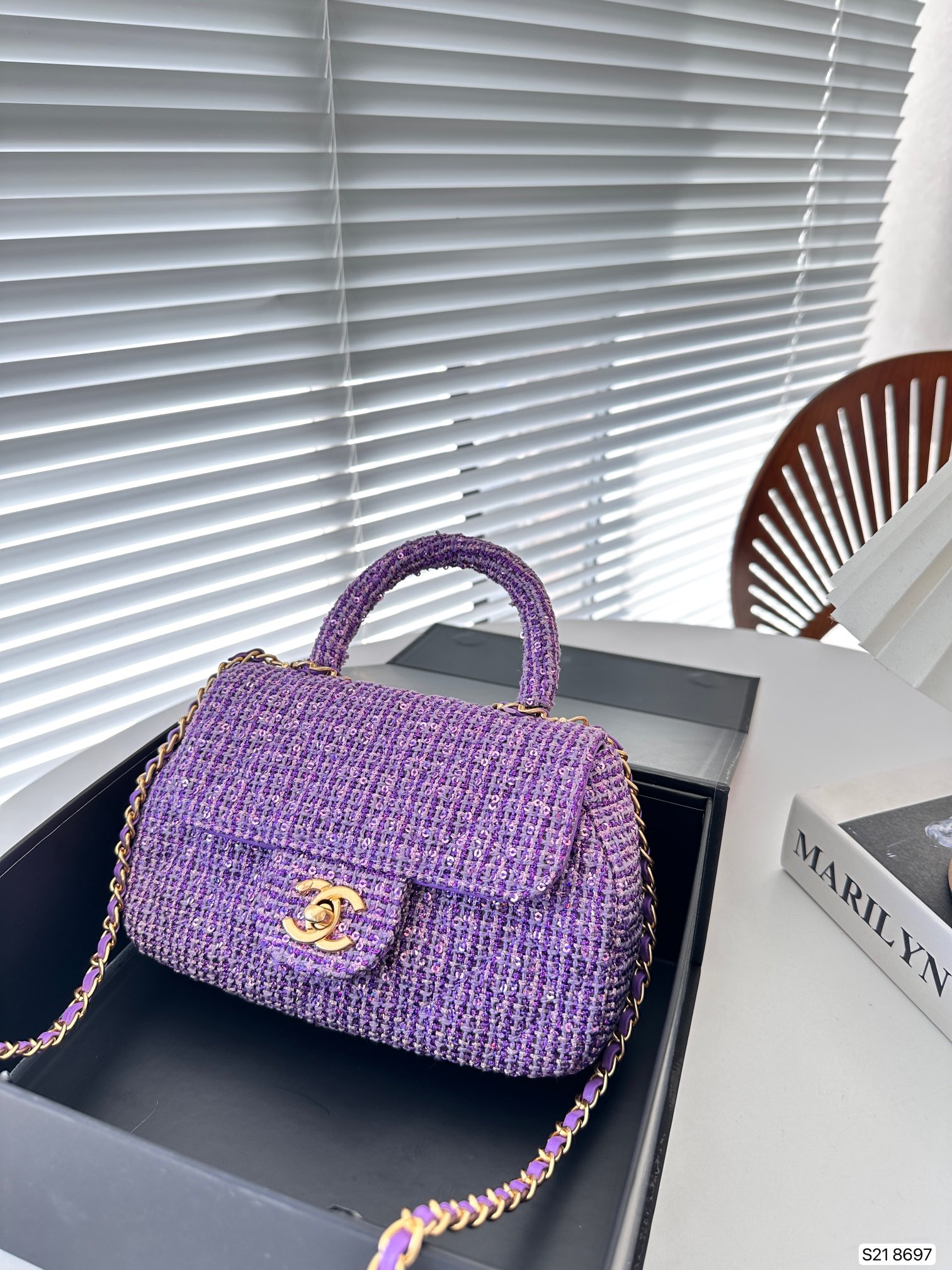C Style 24C Handle Woolen Chain Bag