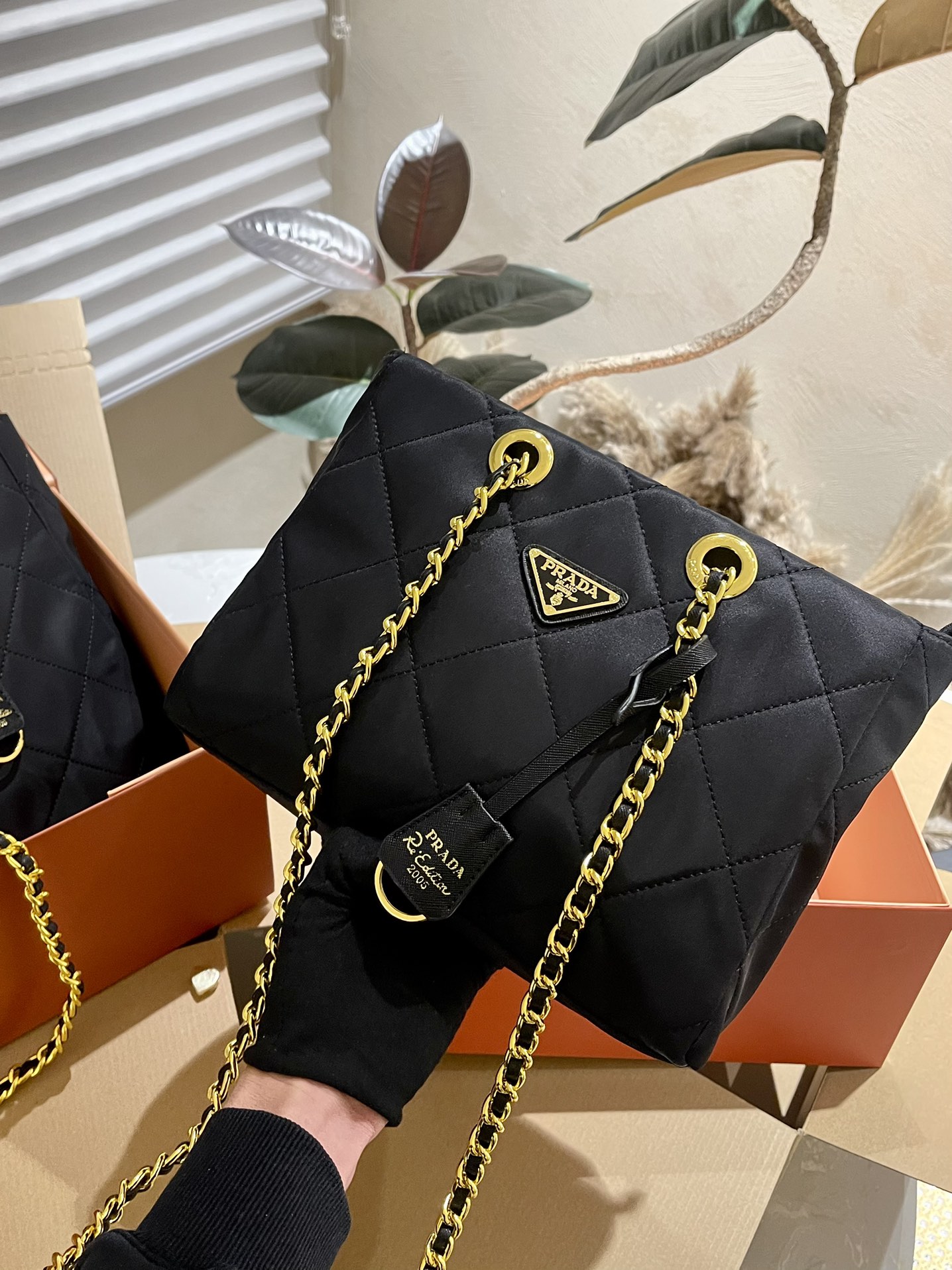 P Style Chain Tote Bag